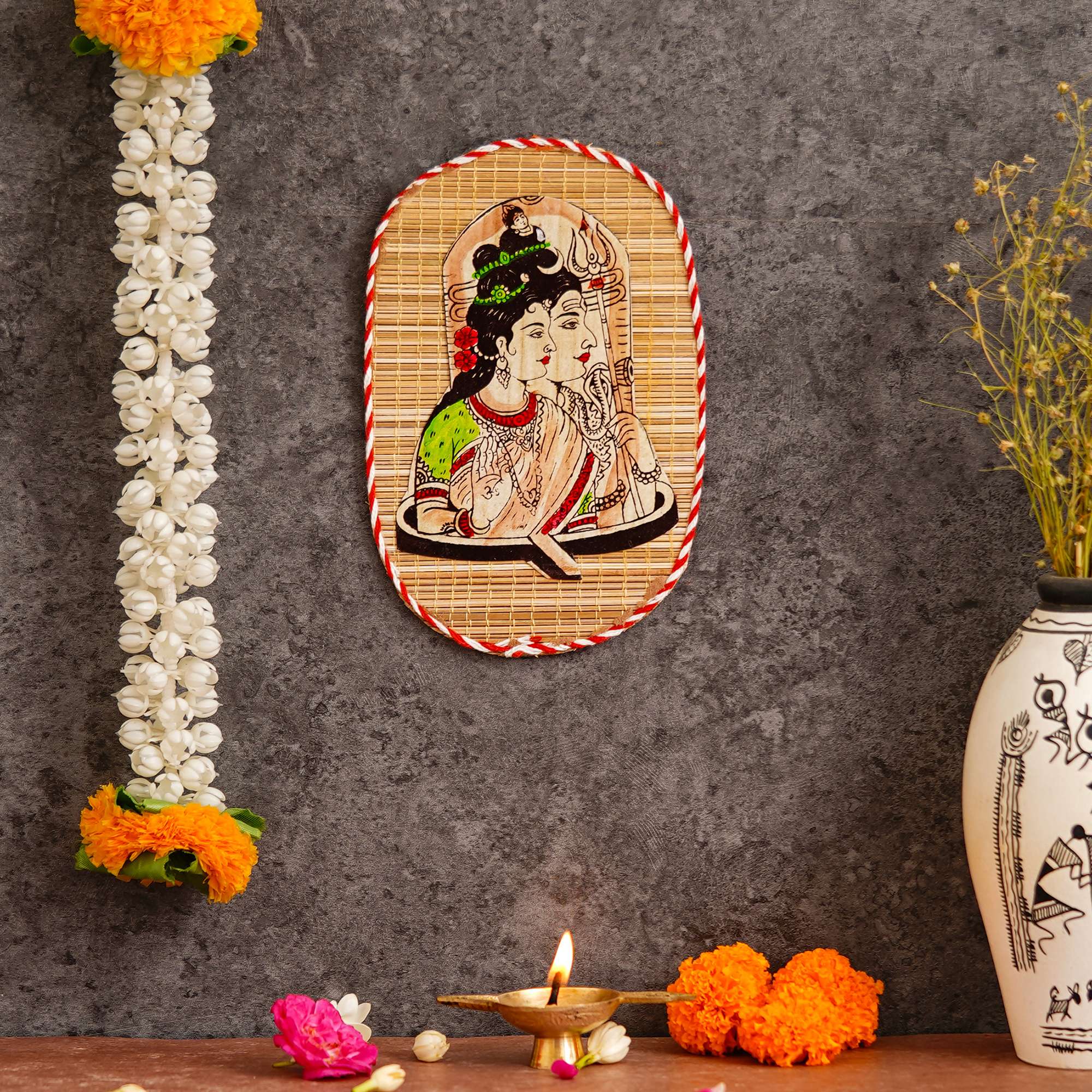 Oval Shaped Design Bamboo Hand Crafted Wall Hangings Of Shiv Shakti For Home Decor